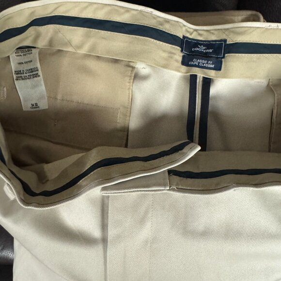 Dockers Khaki Pants Size W34 L32 - Picture 3 of 3